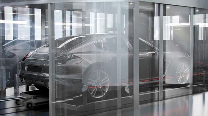 Μια εικόνα από τον πύργο Porsche Design Tower Miami δείχνει κάτι που μοιάζει με την mini Panamera, ένα μοντέλο που θα λανσαριστεί το 2019 και πιθανά ν