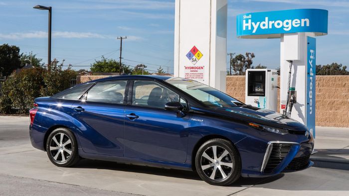 Η Toyota εξέτασε εργαστηριακά τις επιπτώσεις από την κατάποση του νερού που βγαίνει από την εξάτμιση του Mirai και βρήκε πως περιέχει λιγότερες οργανι