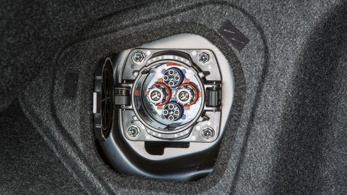 Το υδρογονοκίνητο Mirai θα προσφέρει αυτονομία 483 χλμ. και θα γεμίζει μέσα σε πέντε λεπτά.