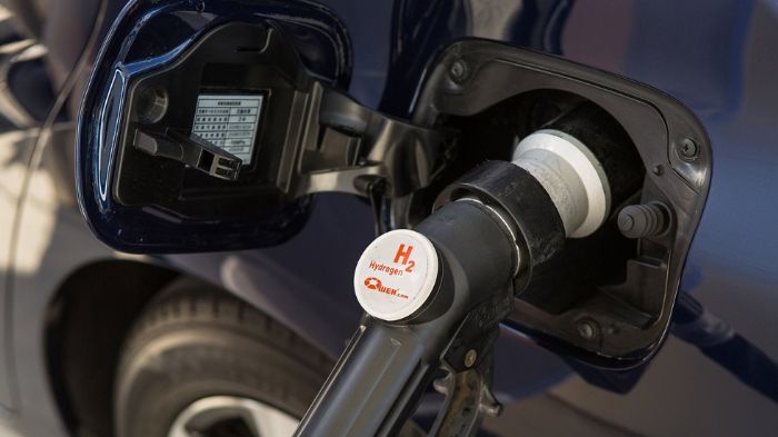 Η αυτονομία του ιαπωνικού οχήματος κυψελών υδρογόνου φτάνει μέχρι και τα 483 χλμ. (300 μίλια), ενώ η ανανέωση του υδρογόνου διαρκεί περίπου 3 λεπτά.