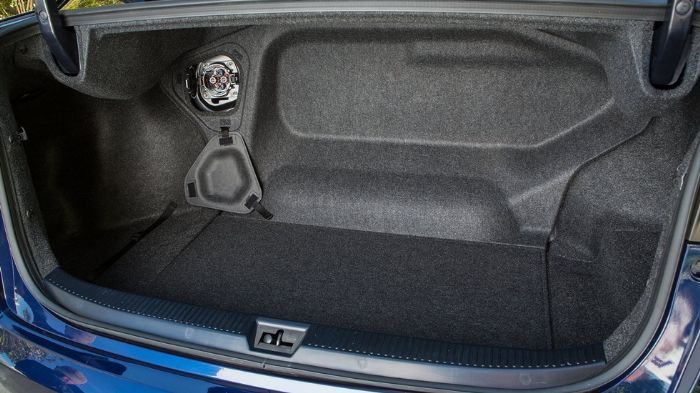 Ο χώρος αποσκευών του Mirai έχει ωφέλιμο όγκο 361 λίτρων.