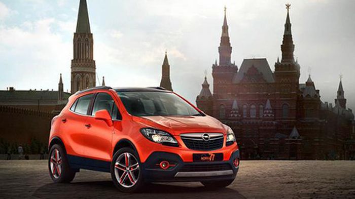 Το Mokka Moscow είναι βαμμένο σε ένα πορτοκαλί χρώμα, ενώ διαθέτει μαύρα πλαστικά προστατευτικά του αμαξώματός του, αλλά και αλουμινένιες ποδιές που φ