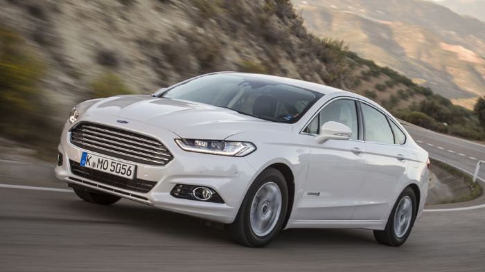 Το υβριδικό Mondeo θα επιταχύνει από στάση στα 100 χλμ./ώρα σε 9,2 δλ., έχοντας ηλεκτρική αυτονομία 32 χλμ. και μέγιστη ταχύτητα αμιγώς ηλεκτρικά τα 1