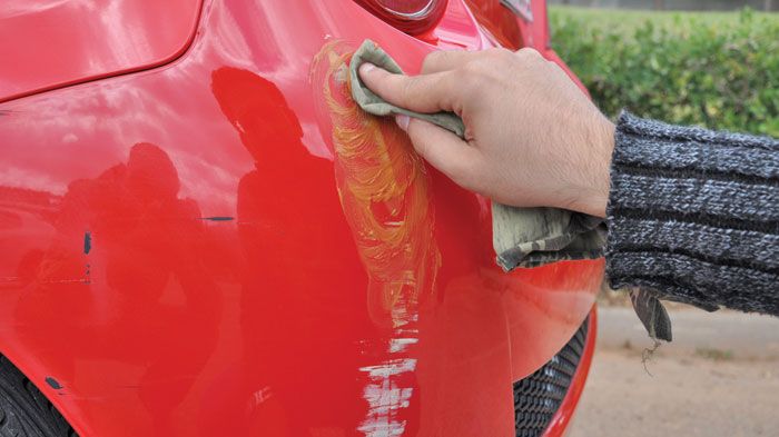 Με ειδικά κιτ και αλοιφές για όλα τα χρώματα, μπορείτε να απαλλαγείτε από μικρογρατσουνιές.	