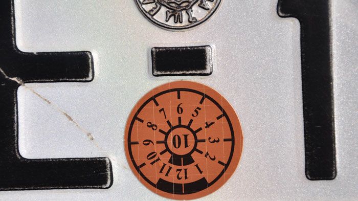 H Κάρτα Ελέγχου Καυσαερίων για τη χρονιά που διανύουμε, θα πρέπει επίσης να βρίσκεται μεταξύ των χαρτιών του αυτοκινήτου.	