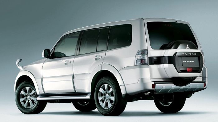 Κατά την ανανέωση του Mitsubishi Pajero, τοποθετήθηκε καινούργιο καπάκι της ρεζέρβας.