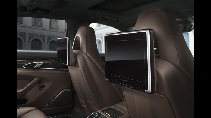 Το νέο infotainment σύστημα για τους πίσω επιβάτες, το Rear Seat Entertainment System Plus, αποτελείται από δύο οθόνες αφής 10,1 ιντσών, με ενσωματωμέ