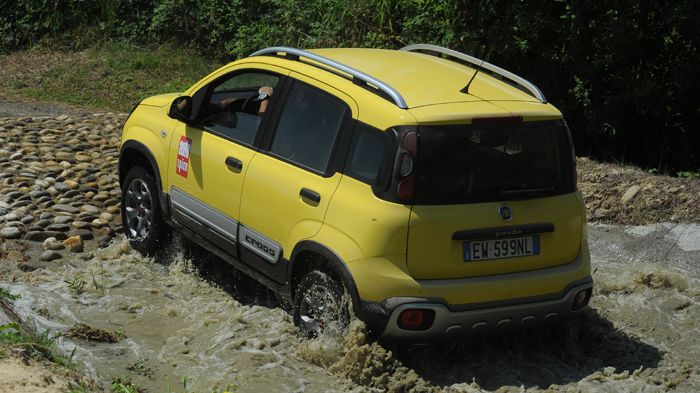 Αποκλειστική επιλογή ο ροπάτος 1.300άρης MultiJett II diesel, ο οποίος στο Fiat Panda Cross συνδυάζεται και με ένα κιβώτιο off road ρύθμισης.