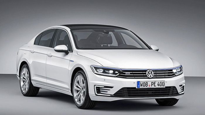 Το Passat GTE ξεχωρίζει μέσω της μάσκας χρωμίου η οποία διαθέτει μια μπλε γραμμή, του ανασχεδιασμένου προφυλακτήρα, των τροποποιημένων εισαγωγών αέρα 