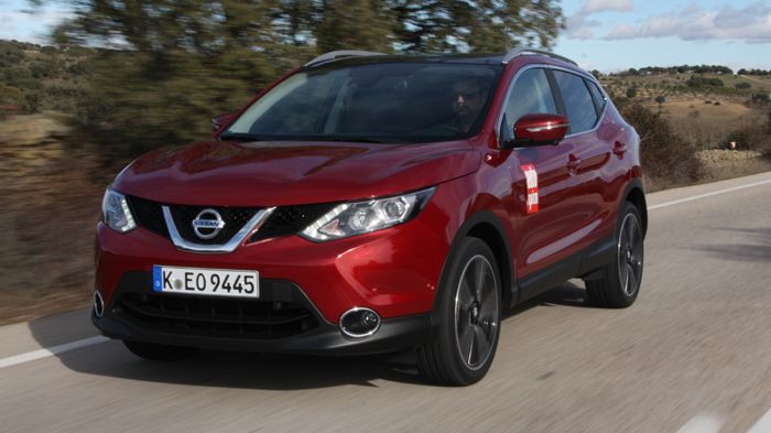 Σχεδιαστικά η νέα γενιά του Qashqai εμπνέεται από αυτή του πρωτότυπου Hi-Cross της περσινής έκθεσης της Γενεύης για να μας φέρει ένα πιο δυναμικό σχήμ