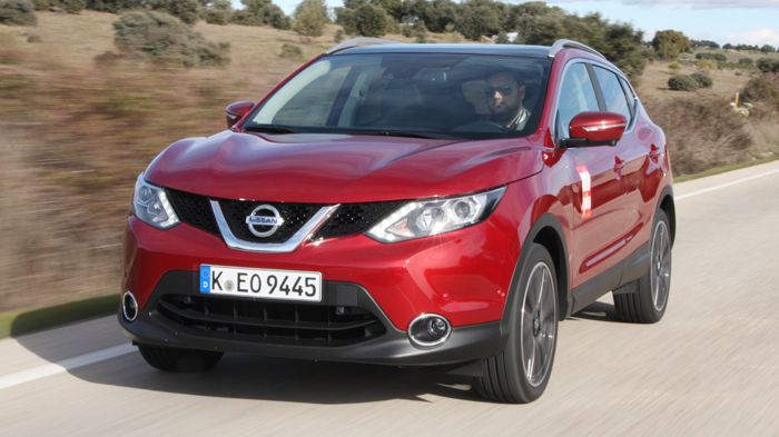 Tο συγκριτικό του νέου Nissan Qashqai με το βενζινοκινητήρα turbo των 1,2 λίτρων, με το προηγούμενο βενζινοκίνητο Qashqai. 