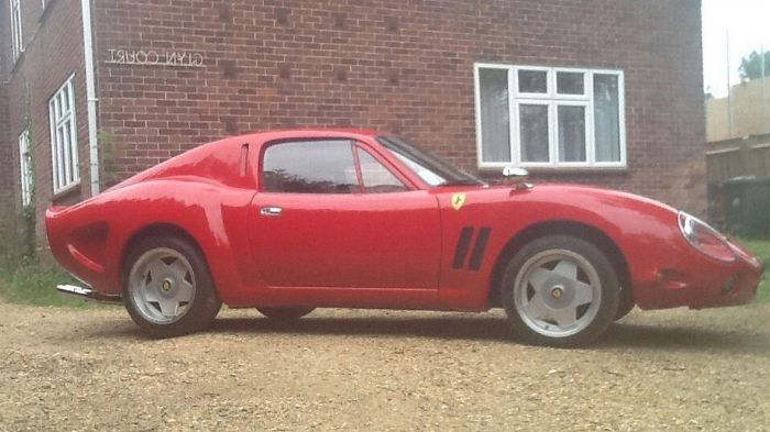 Η ρεπλίκα της Ferrari 250 GTO διαθέτει τον original κινητήρα της …Mazda, 4πλη απόληξη εξάτμισης και rollcage.