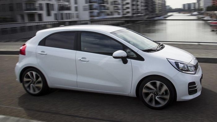 Το ανανεωμένο Kia Rio θα διατίθεται σε δύο νέα χρώματα (Digital Yellow και Urban Blue), αλλά και με τρία νέα σχέδια ζαντών, η διάσταση των οποίων ποικ
