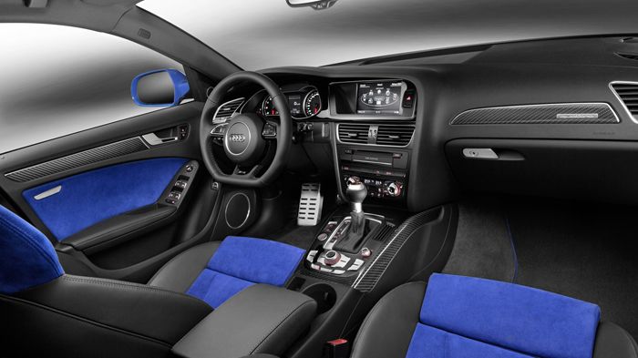 Το σαλόνι του επετειακού Audi Avant RS4 είναι επενδυμένο με δέρμα και αλκαντάρα.