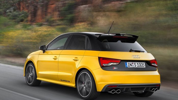 Στις πίσω πόρτες «σφραγίζεται» η… έκδοσή του μιας και γράφει Quattro, ενώ η 5η πόρτα ξεχωρίζει από τη διχρωμία της.