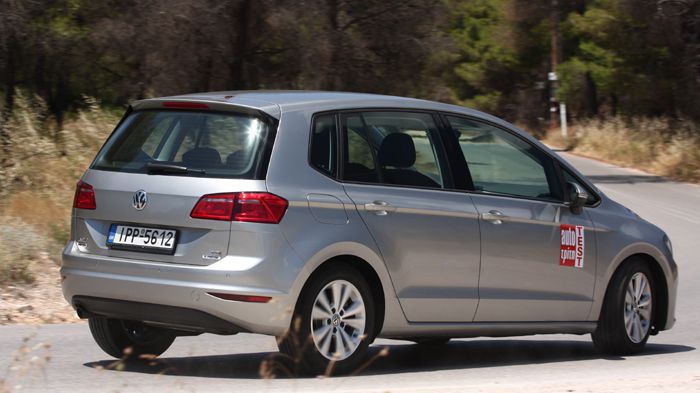 Στις στροφές, το Sportsvan παραμένει ασφαλές, σταθερό και σίγουρο, με μικρές κλίσεις από το αμάξωμα, ενώ το χαρακτηρίζουν η 
υψηλή ποιότητα κύλισης κ