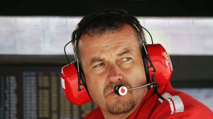 O Nigel Stepney, είχε 30 χρόνια πορείας ως μηχανικός της F1. To 2007 το όνομά του σπιλώθηκε με την υπόθεση κατασκοπείας των Ferrari – McLaren. Σ