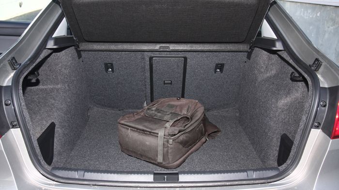 Το πορτ-μπαγκάζ έχει πολύ μεγάλη χωρητικότητα 550 λίτρων, ενώ το μεγάλο άνοιγμα της πόρτας, απογειώνει την ευκολία φόρτωσης.