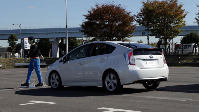 Η Toyota παρουσίασε τα νέα συστήματα ασφάλειας Toyota Safety Sense (TSS), τα οποία θα ενταχθούν στον εξοπλισμό των μοντέλων της από του χρόνου.