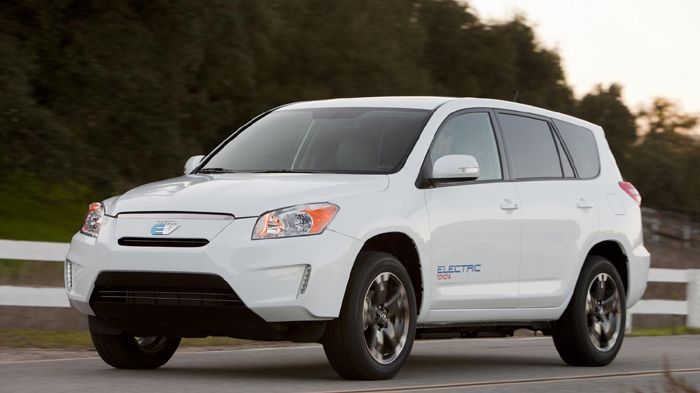 Η Tesla θα μπορούσε σε 2-3 χρόνια να φτιάξει από κοινού με την Toyota ένα ηλεκτρικό όχημα σε σημαντικά μεγαλύτερες ποσότητες από ότι το εικονιζόμενο T