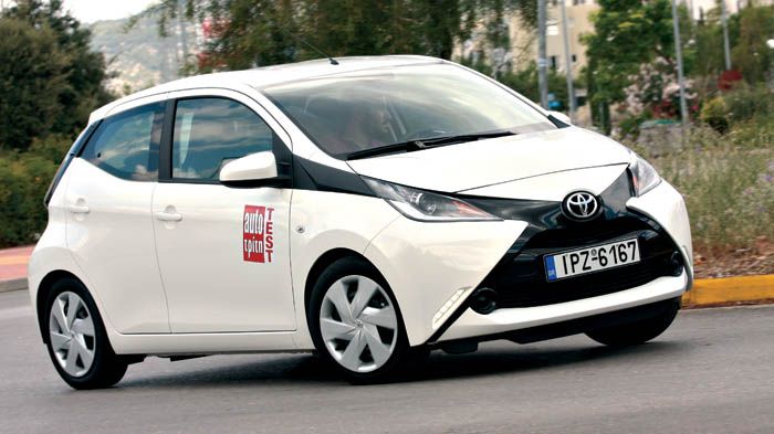 Το νέο Toyota Aygo, απέκτησε πιο δυναμική εμφάνιση συγκριτικά με τον προκάτοχό του. Βέβαια το πιο έντονο μέρος του είναι το εμπρόσθιο, όπου και ξεχωρί