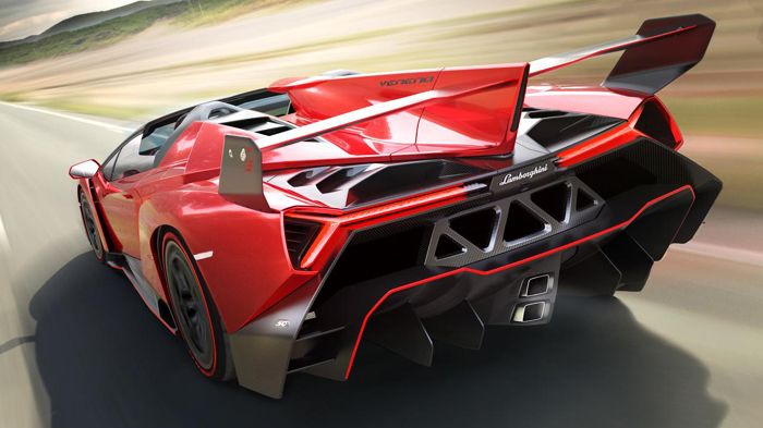 Η Lamborghini Veneno Roadster κατασκευάστηκε πέρσι, στο πλαίσιο του εορτασμού της ιταλικής φίρμας για την παρουσία της επί 50 χρόνια στο χώρο της αυτο