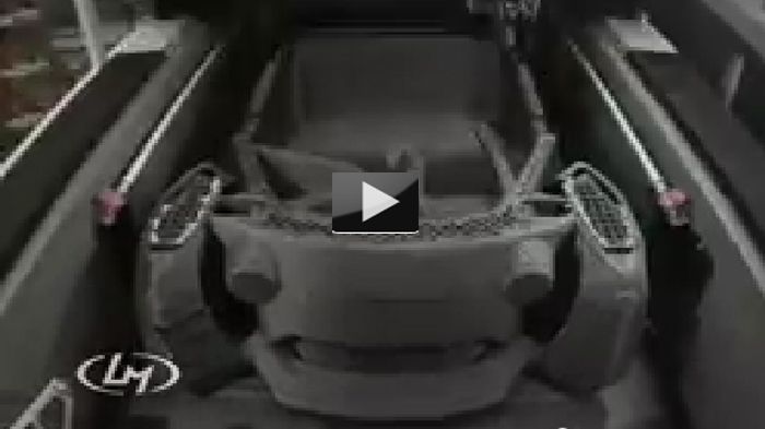 Η Local Motors εκτύπωσε το Strati στα εργαστήρια Oak Ridge National Laboratory με τη διαδικασία Direct Digital Manufacturing (DDM) και το επέδειξε στο