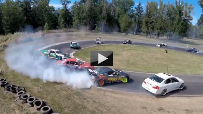 Το χωρητικότητας 6,5 λτ. V12 μοτέρ της Aventador αποδίδει 700 ίππους και ακούγεται εκπληκτικά. Δυναμώστε τα ηχεία σας!