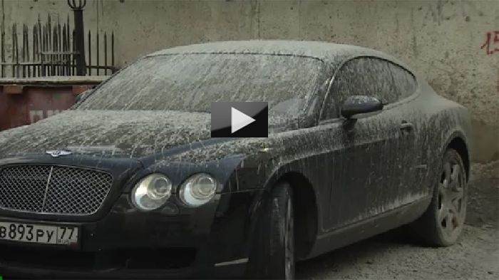 Αντί για «Ice Bucket Challenge», που είναι και της μόδας, μια Bentley Continental GT στη Ρωσία, έγινε αποδέκτης ενός «Cement Bucket Challenge», με το 