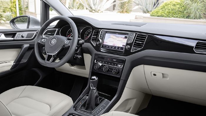 Η ατμόσφαιρα στο εσωτερικό είναι οικεία, καθώς η σχεδίαση και η ποιότητα βρίσκονται στα γνωστά επίπεδα της φίρμας.