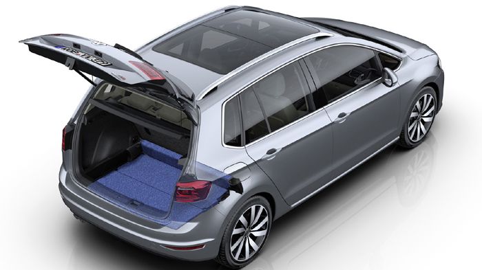 Το πίσω κάθισμα σύρεται κατά 180 χλστ., τροποποιώντας τον όγκο του χώρου αποσκευών από τα 500 στα 1.520 λτ.