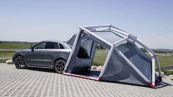 Η σκηνή της Audi στήνεται μέσα σε 7 λεπτά, ενώ μπορεί να τοποθετηθεί είτε αυτόνομα είτε να προσαρμοστεί στο ανοικτό πορτμπαγκάζ του Q3.