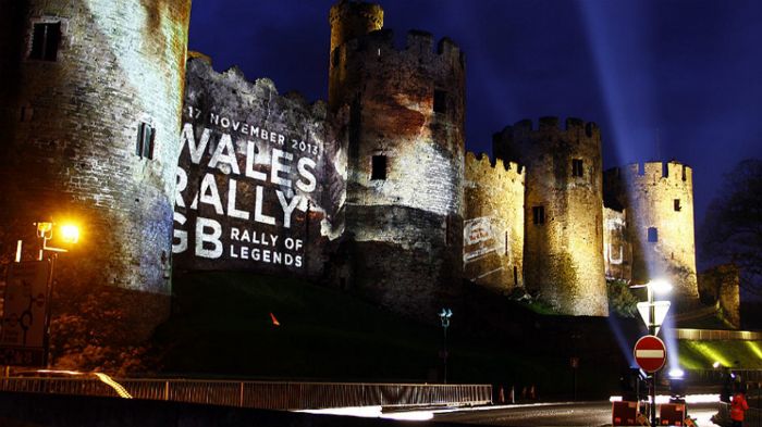 Στον τελευταίο γύρο του φετινού WRC, στο Ράλι Ουαλίας, τρεις ομάδες ανταγωνίζονται για τη 2η θέση, καθώς την πρώτη την έχει ήδη καπαρώσει η Volkswagen