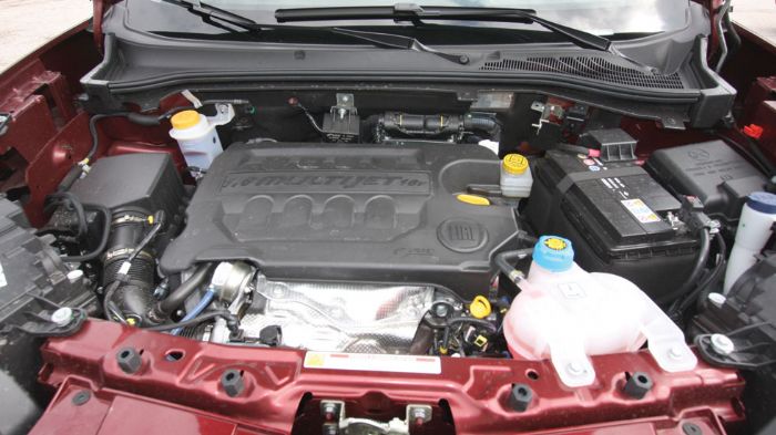 Δεν είναι ιδιαίτερα ραφιναρισμένος, αλλά τραβάει γερά από χαμηλά ο 1,6 MTJ με τα 105 άλογα και τα 290 Nm ροπής.