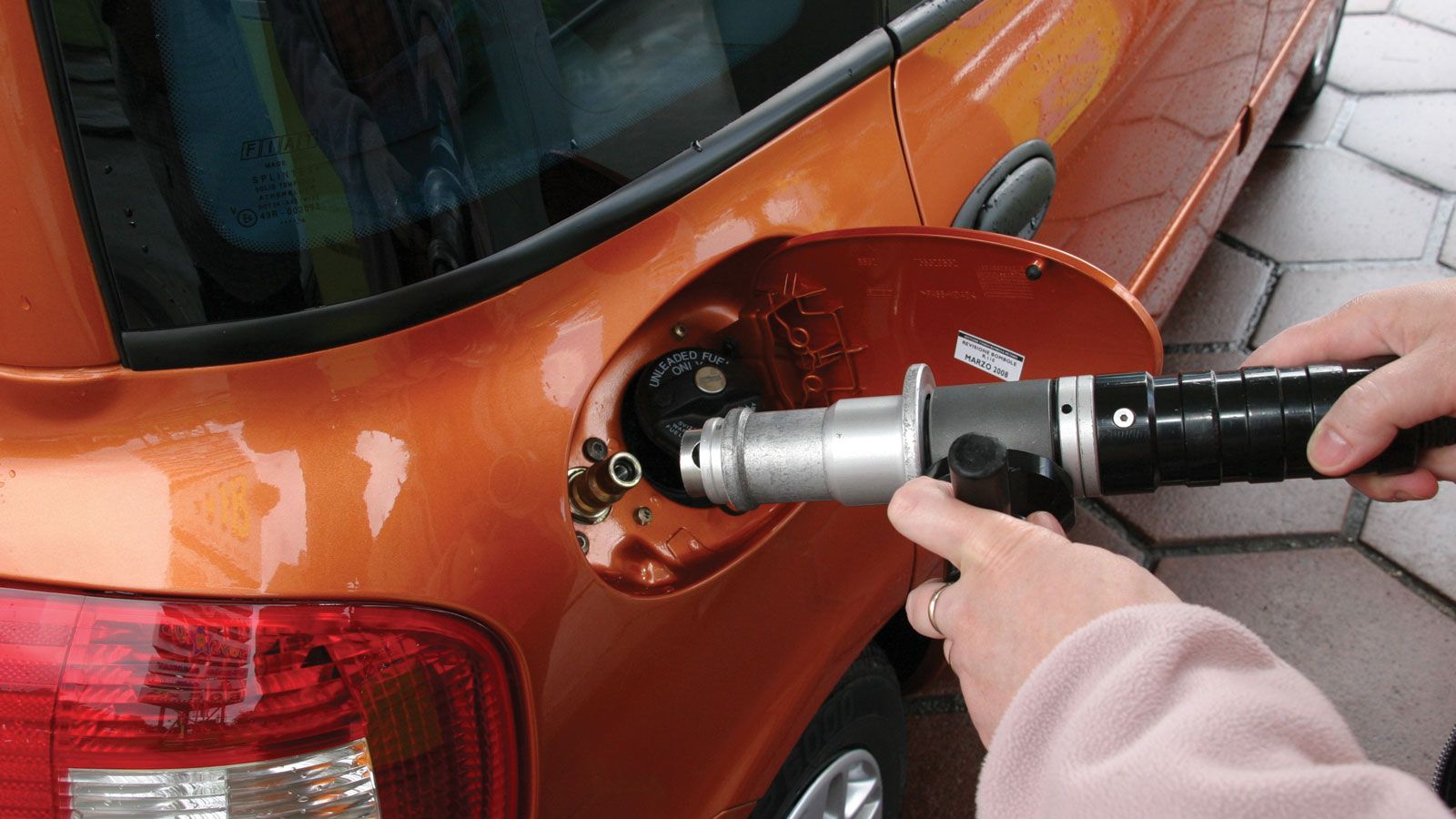 Το CNG θα γίνει ακόμα πιο ελκυστικό μόλις εξαπλωθούν τα πρατήρια φυσικού αερίου, για να μην πούμε τι θα γίνει μόλις βρεθεί η διαδικασία (νομικά και τε