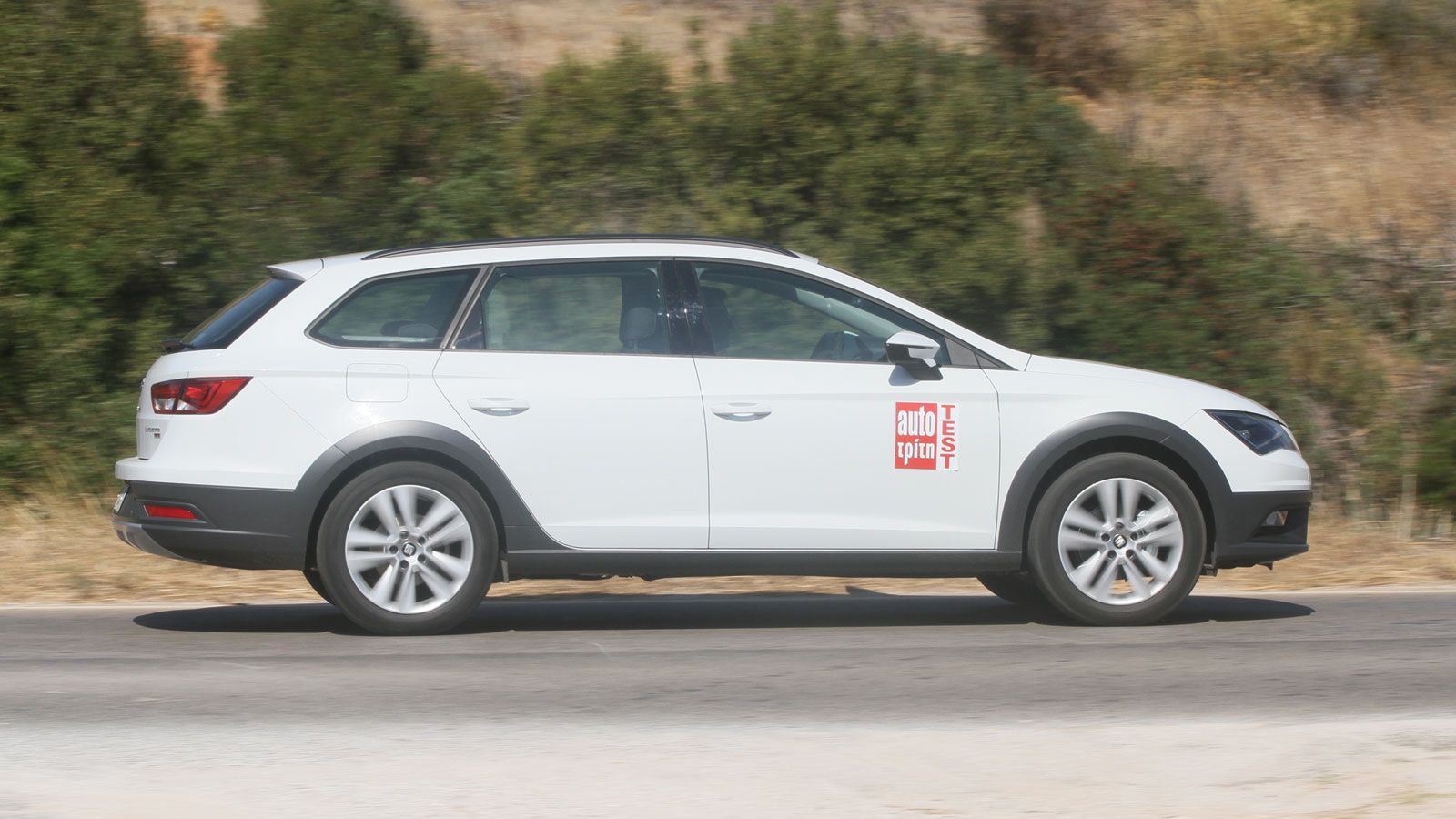 Η σχεδίαση του SEAT Leon X-Perience εκπέμπει πρακτικότητα. Η τετρακίνητη έκδοση διαφοροποιείται από την ύπαρξη του λογότυπου «4DRIVE» στο πίσω μέρος.