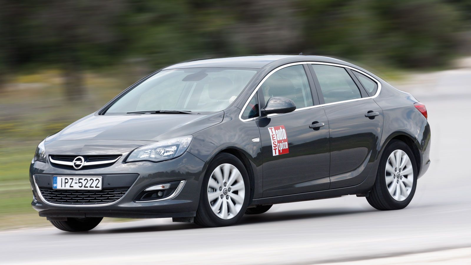 Δοκιμάζουμε την sedan έκδοση του Opel Astra, με τον ισχυρό 1.600άρη diesel των 136 ίππων.