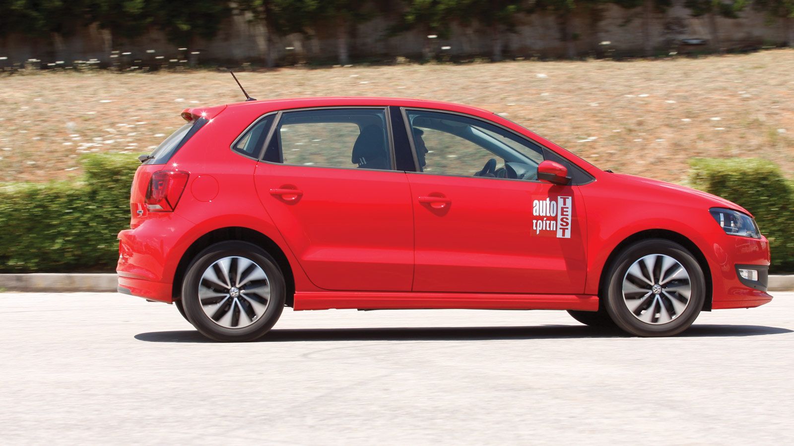 Το νέο 1.000άρι VW Polo είναι το πρώτο μοντέλο της γερμανικής φίρμας με κινητήρα βενζίνης TSI και τεχνολογία BlueMotion. Χαρακτηριστικές λεπτομέρειες,