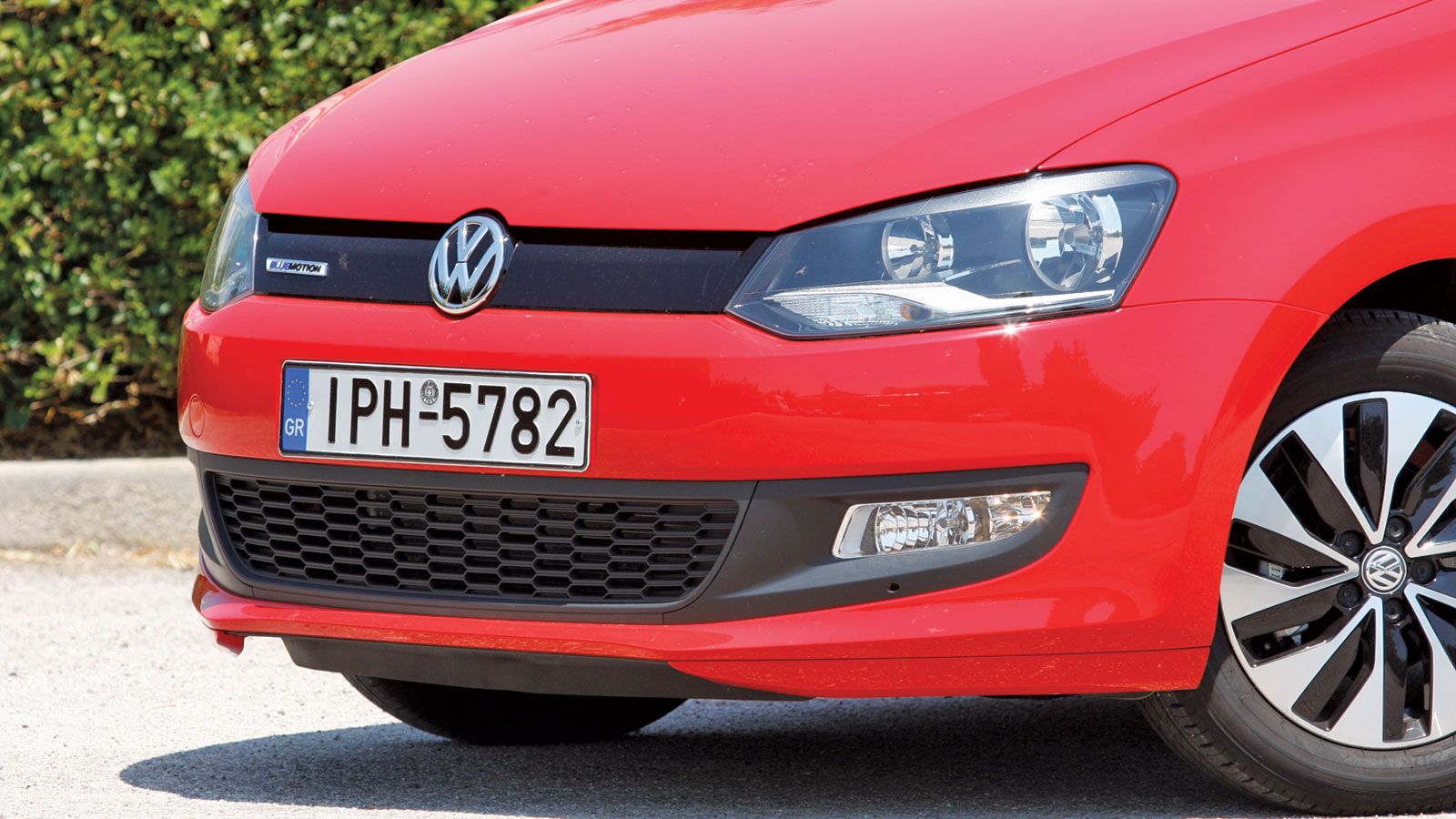Το νέο 1.000άρι VW Polo είναι το πρώτο μοντέλο της γερμανικής φίρμας με κινητήρα βενζίνης TSI και τεχνολογία BlueMotion. Χαρακτηριστικές λεπτομέρειες,