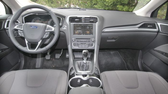 Το εσωτερικό του νέου Mondeo Wagon διακρίνεται για την high-tech εικόνα του και την ποιότητά του.
