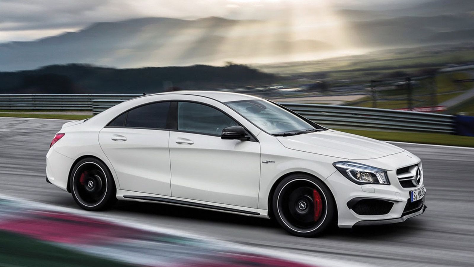 Στροφή στο νεανικό κοινό έχει κάνει με την σχεδίασή της η Mercedes τα τελευταία χρόνια, διατηρεί ωστόσο τα premium χαρακτηριστικά της.	