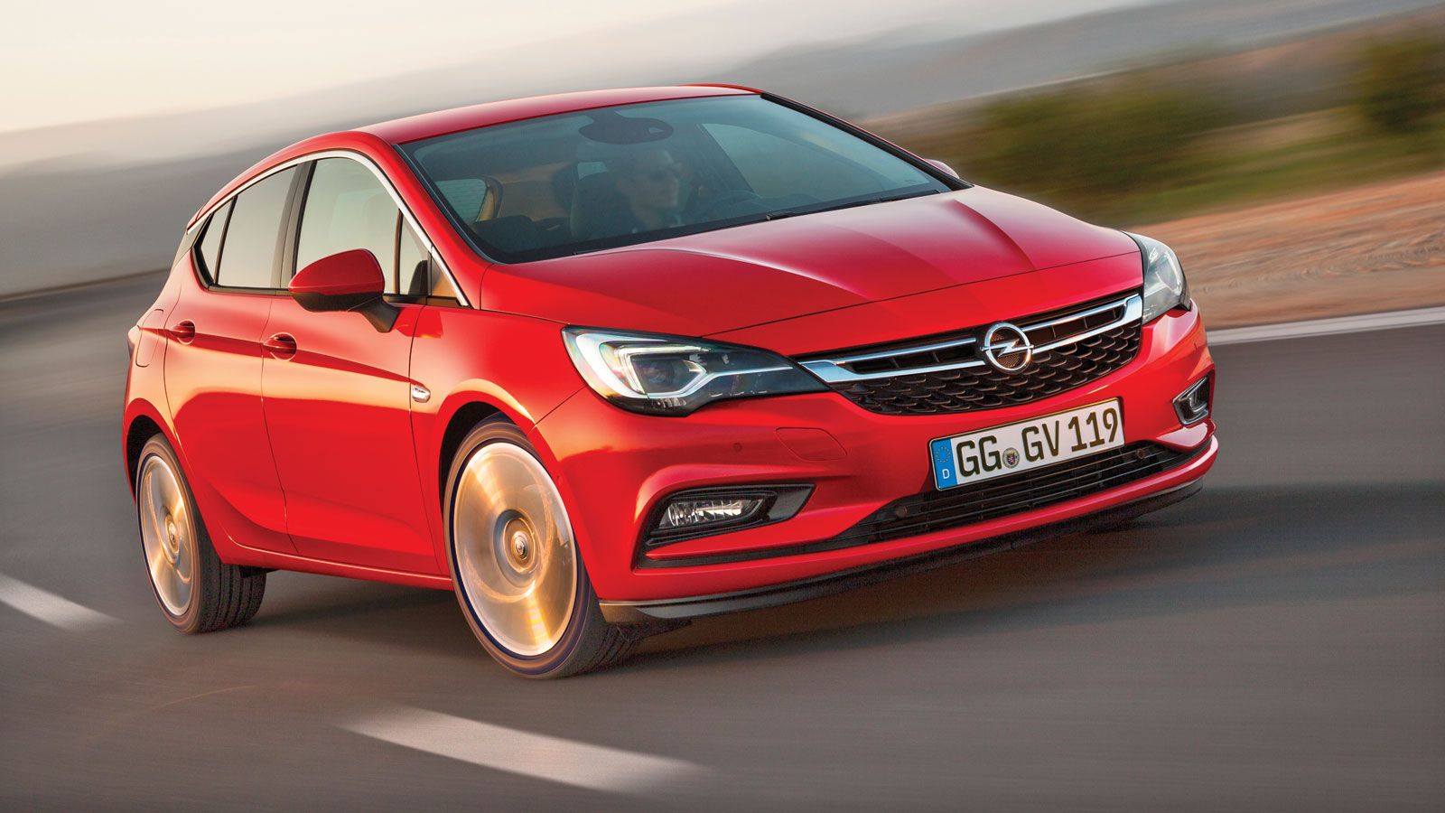 To νέο Opel Astra είναι διαθέσιμο προς πώληση με την τιμή του να ξεκινάει από τα 18.040 ευρώ.