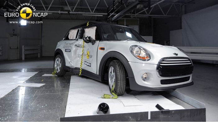 Το νέο Mini πλέον πρέπει να συνεχίσει την πορεία του στην αγορά ως «4άστερο», αφού εάν κάνει crash test με τα νέα, πιο αυστηρά δεδομένα του 2015, πολύ