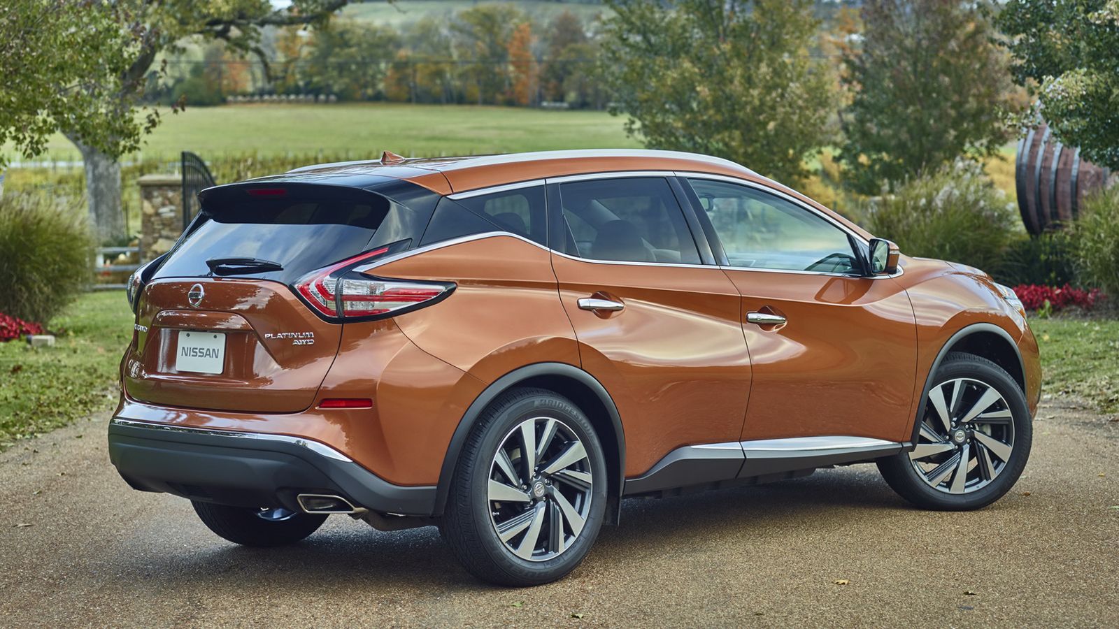 Το υβριδικό σύστημα ελέγχεται μέσω του Nissan Intelligent Dual Clutch System. Ο ένας συμπλέκτης είναι ανάμεσα στους κινητήρες βενζίνης-ρεύματος και ο 