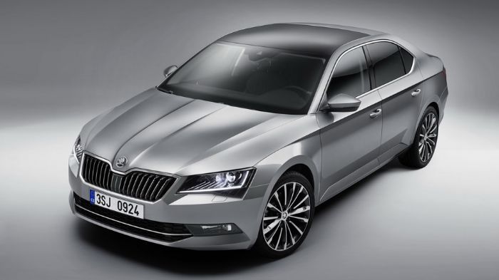 Η Skoda λέει πως η 3η γενιά της Superb «αδυνάτισε» κατά 75 κιλά, κάτι που σε συνδυασμό με τη νέα γκάμα κινητήρων, την κατάστησε πιο οικονομική –