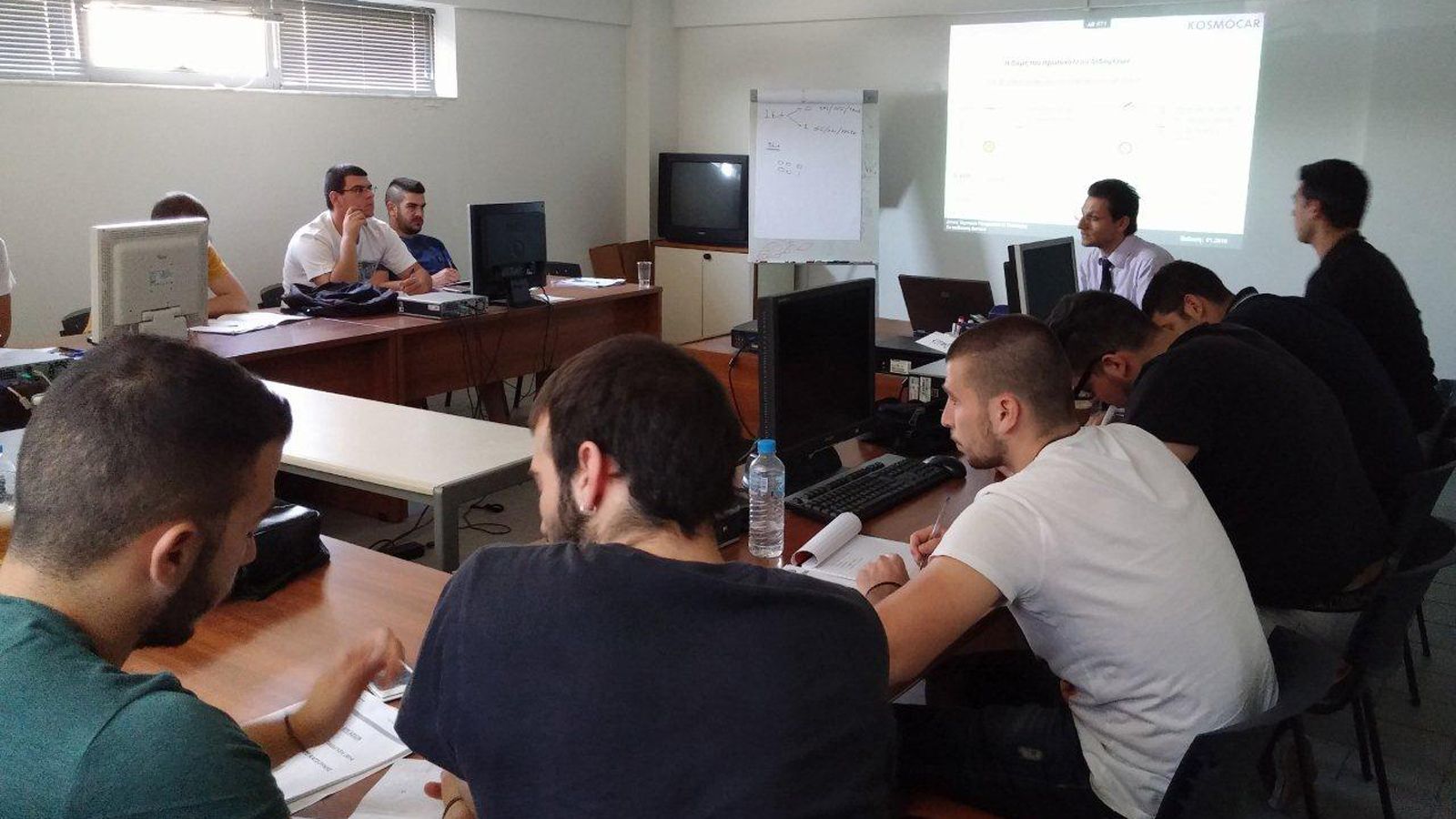 Οι σπουδαστές παρακολούθησαν με μεγάλο ενδιαφέρον τα σεμινάρια της Kosmocar