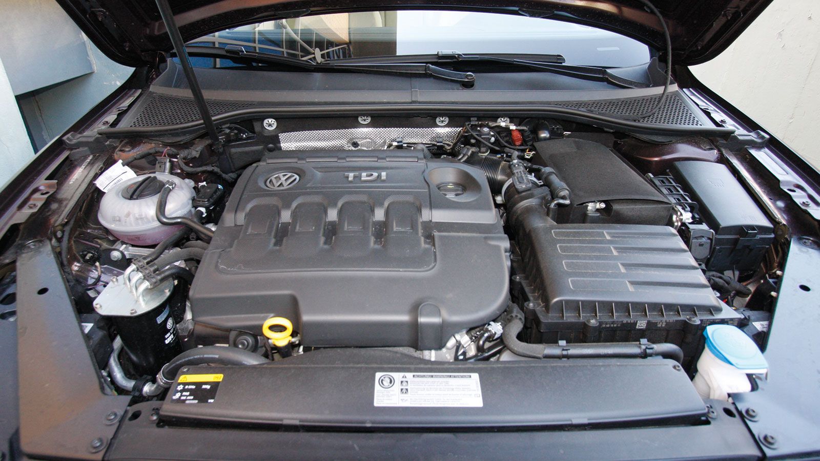 Ικανοποιεί απόλυτα ο 1,6 TDI με τα 120 άλογα, αλλά δεν μπορεί να φτάσει την ποιότητα λειτουργίας των βενζινοκίνητων εκδόσεων.