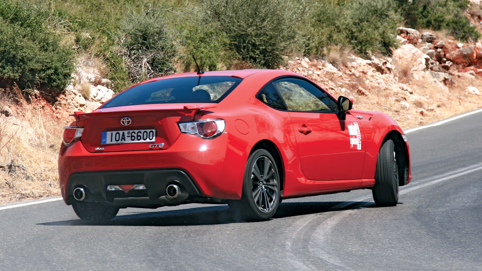 Η Toyota με την GT86 υπενθύμισε πως η απόλαυση δεν είναι στην ευθεία, αλλά στις στροφές και πως αν ψήνεσαι για κάτι διαφορετικό, καλό είναι να πάρεις 