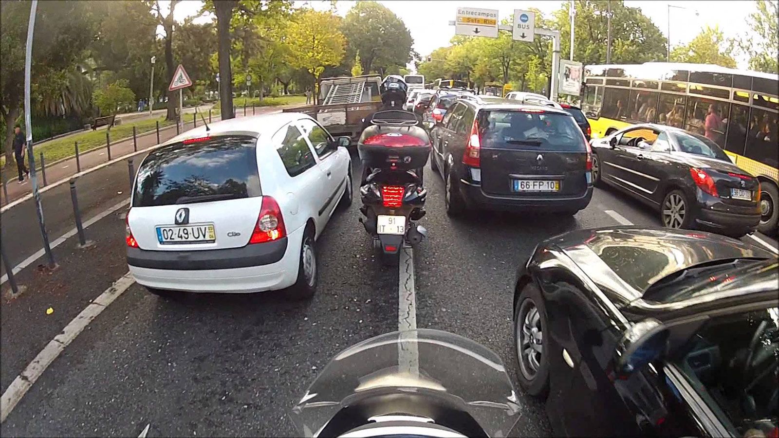 Οι αναβάτες των δικύκλων είναι εκτεθειμένοι σε περίπτωση ατυχήματος και ακόμα και με μικρές ταχύτητες. 
