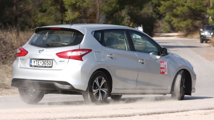 Τα περιθώρια πρόσφυσης του Nissan Pulsar είναι υψηλά, χάρης και στα στάνταρ hi-tech συστήματος ενεργητικής ασφάλειας, αλλά η άνεση έχει την τιμητική τ
